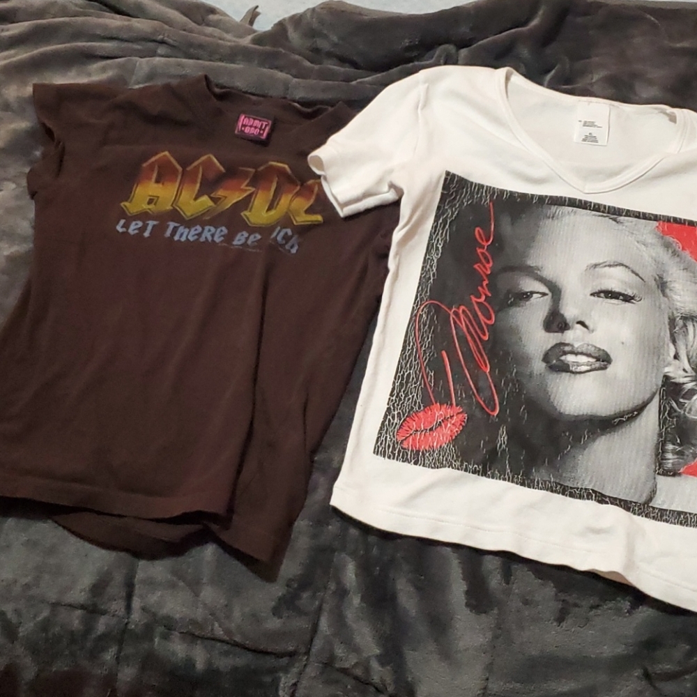 6 T-shirts